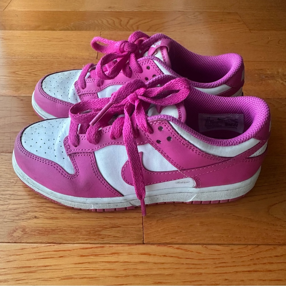 Nike Dunk Kids Size 1  FUSCIA